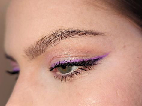 Neon Purple Eyeliner, Purple Eyeliner Looks Hooded Eyes, Purple And White Eyeliner, Simple Purple Eyeliner Looks, Purple Liquid Eyeliner, Purple Liner Eye Makeup, Lilac Eyeliner Looks, Purple Graphic Liner Makeup, Light Purple Eyeliner