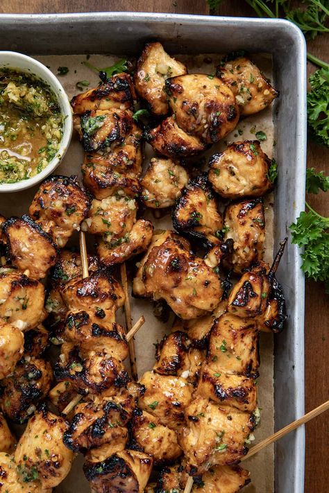 Try these delicious Honey Garlic Chicken Skewers: juicy marinated chicken, air-fried to perfection, and brushed with honey garlic butter! These skewers are not only packed with flavor but quick to prepare, too. Serve them as an appetizer or a main dish, either way, they are sure to impress! Plus, I have also included oven and grilling instructions. Summer Chicken Skewers, Mini Chicken Skewers Appetizers, Marinated Chicken Skewers Grilled, Chicken Kebab Skewers, Meat Skewers Appetizers, Oven Chicken Skewers, Baked Chicken Skewers Oven, Grilled Chicken Skewer Recipes, Summer Supper Recipes