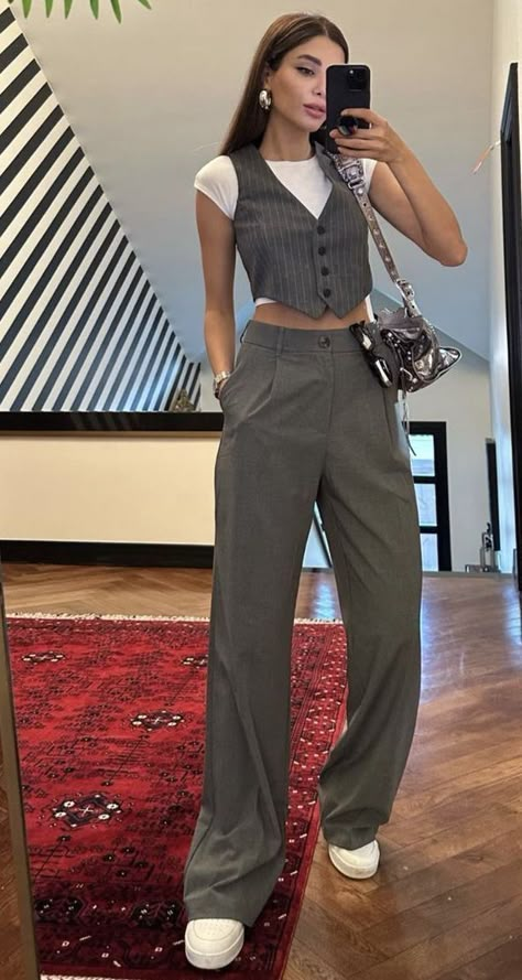 Grey Formal Pants Outfit Woman, Female Formal Outfits, College Formal Outfit, Gala Outfit, Luxury Photography, Denim Skirt Outfits, 2024 Outfits, Prom Ideas, Casual Day Outfits