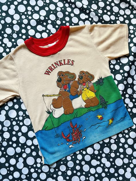 90s Graphic Tees, Funky Shirt, Silly Shirt, Hound Dogs, Funky Shirts, Vintage Kids Clothes, Graphic Baby Tee, Animal Graphic Tee, Vintage Pullover