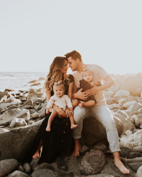 my fav little family of four #familyphotography #family #photography #fall Taytum And Oakley, Summer Family Photos, Family Picture Poses, Family Beach Pictures, Family Photo Pose, Family Inspiration, Beach Family Photos, Family Shoot, Fall Family Photos