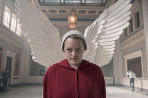 Handmaid’s Tale: Elisabeth Moss has a message for unhappy viewers Fertile Woman, Elizabeth Reaser, Handmaids Tale, Joseph Fiennes, Elizabeth Moss, The Handmaid's Tale, Science Fiction Series, Yvonne Strahovski, Elisabeth Moss