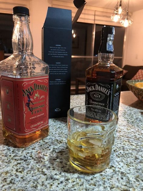 Wisk Bebida, Jack Daniel Aesthetic, Jack Daniels Wallpaper, Jack Daniels Drinks, Aesthetic Alcohol, Whisky Jack, Alcohol Store, Alcoholic Drinks Pictures, Home Alcohol Bar