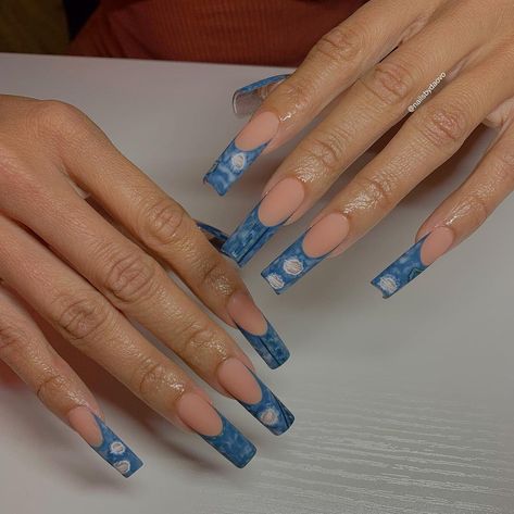 Đaộ Vo on Instagram: “Denim 👖 @drayamichele #lanailtech #lanails #lanailartist #lanail #nails #nailsofinstagram #nails💅 #nailsdesign #nailsart #nailsoftheday…” Denim Nails Design, Denim French Tip Nails, Denim Acrylic Nails, Denim Look Nails, Denim Nail Designs, Jean Nail Design, Blue Jean Nails, Jean Duck Nails, Denim Duck Nails