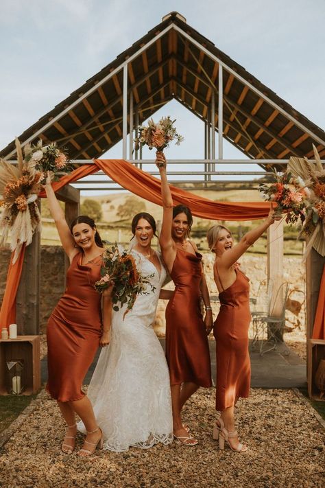 Bride in full length lace Maggie Sottero wedding dress stands with bridesmaids in orange satin bridesmaid dresses all holding up autumnal wedding bouquets. Slip Bridesmaids Dresses, Bridesmaid Dress Ideas, Orange Wedding Themes, Burnt Orange Bridesmaid Dresses, Orange Wedding Colors, Rust Bridesmaid Dress, Color Terracota, Orange Bridesmaid, Orange Wedding Flowers