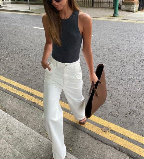 White Jeans Outfit Aesthetic, How To Style Knitwear, Old Money Summer Outfits, Old Money Summer, Elegant Classy Outfits, Modest Casual Outfits, White Jeans Outfit, Casual Day Outfits, Old Money Style