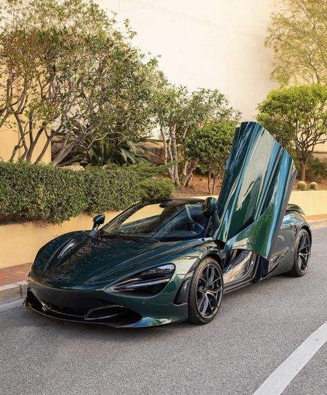 Dark Green Sports Car, Dark Green Porsche, Dark Green Car, Green Mclaren, Damn Shawty, Mclaren Models, Brownie Packaging, Future Board, Luxe Auto's