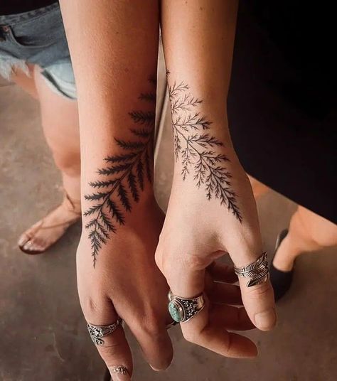 Natur Tattoo Arm, Around Arm Tattoo, Fern Tattoo, Men's Fashion Tips, Theme Tattoo, Plant Tattoo, Botanical Tattoo, Jewelry Tattoo, Elegant Tattoos