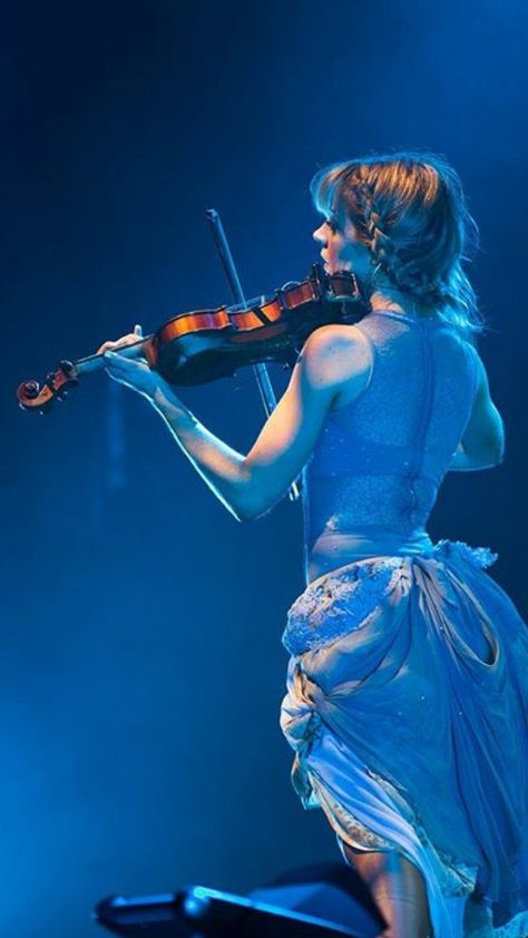 Someone Playing Violin Reference, Perspective References, Human Base, Woman Singing, Violin Players, Lindsey Stirling, Human Reference, Pose References, Body Reference Poses