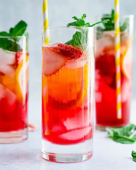 Here's the very best vodka spritzer, refreshing and perfect for parties! It's beautiful, full of fruity flavor and easy to whip up. #vodka #spritzer #vodkaspritzer #cocktail #mixeddrink #party #entertaining #drink #vodkadrink Fruity Vodka Drinks, Spritzer Cocktails, Cocktail Restaurant, Patriotic Cocktails, White Wine Spritzer, Vodka Cranberry, Vodka Recipes Drinks, Unsweetened Cranberry Juice, Best Vodka