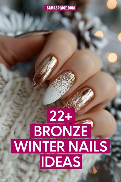 A bronze metallic base decorated with delicate white snowflakes. The soft, shimmering finish on almond nails creates a festive and warm winter look. Winter Metallic Nails, Gold And Silver Nail Art, Metallic Winter Nails, Champagne Nail Art, New Years Nails Oval, Winter Glam Nails, Chrome Nails Designs Winter, Winter Nails Gold, Champagne Sparkle Nails