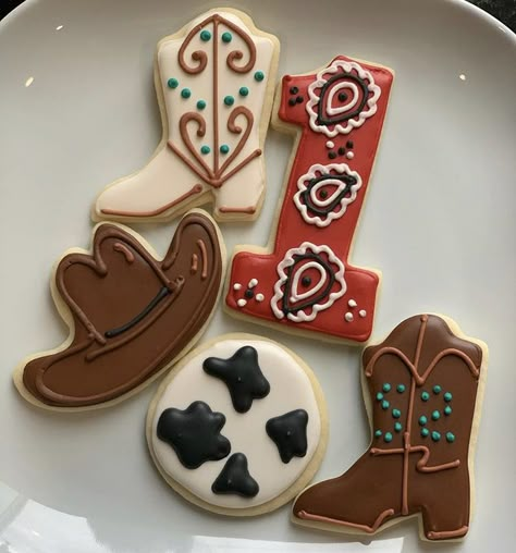 Cowboy Sugar Cookies Decorated, Western Themed Cookies Decorated, Cowboy Hat Cookies Decorated, Cowboy Cookies Decorated, Cowboy 1st Birthday Cookies, Western Cookies Decorated, Cowboy Sugar Cookies, Cowboy Hat Cookies, Rodeo Cookies Western Parties