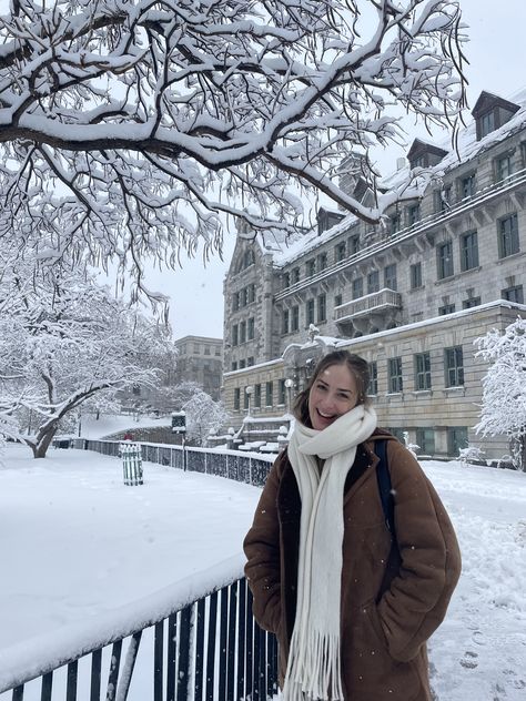 #montreal #mcgill #unilife #studentlife #bestfriends #examseason Romanticize School, Canada Christmas, Post Grad Life, Mcgill University, Canada Photography, Dream College, Uni Life, Dream School, Of Montreal