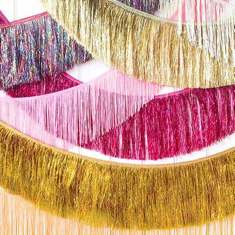 This sparkly metallic fringe garland will add glamour to any event! With a choice of light gold, dark gold, silver, rainbow and pink there's a colour to match any party theme or why not buy them all and create a showstopping backdrop! Each garland is 1.5m long and the fringe depth is 200mm. Streamers Party, Streamer Party Decorations, Hello Party, Streamer Backdrop, Foil Curtain, Valentinstag Party, Fringe Backdrops, Curtain Backdrops, Parade Float