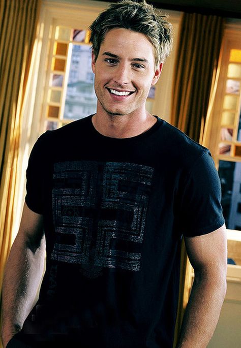 Justin Hartley- Smallville green arrow Justin Hartley Smallville, Justin Hartley, Oliver Queen, Smallville, Man Crush, Look At You, Celebrities Male, Favorite Celebrities, Celebrity Crush