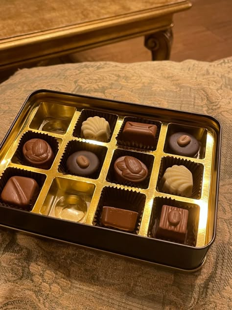 Chocolate Gifts Aesthetic, Cholates Aesthetic, Mocha Girl Aesthetic, Chocolate Gift Aesthetic, Silverqueen Chocolate Aesthetic, Chocolate Astetic, Chocolate Box Aesthetic, Box Of Chocolates Aesthetic, Chocolate Girl Aesthetic