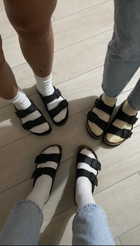 Birkenstock With Socks Outfit, Ripped Socks, Socks And Birks, Birkenstocks With Socks, Becky Core, Birkenstock Outfit Summer, Black Birkenstocks, Birkenstock Sandals Outfit, Birkenstock With Socks