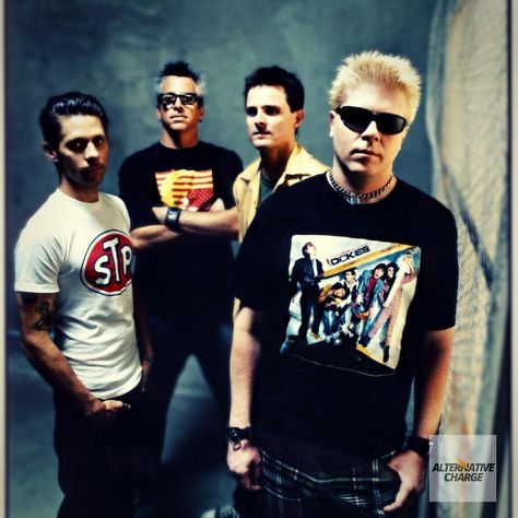 114 Likes, 0 Comments - 90s Alternative Rock (@alt_charge) on Instagram: “The Offspring 🎤🎸☠️💀🇺🇸 follow @alt_charge #theoffspring #90s #alternativerock #alternativerockmusic…” Dexter Holland, Arte Heavy Metal, The Offspring, I'm With The Band, Rock Punk, Alternative Music, Band Posters, Pop Punk, Alternative Rock