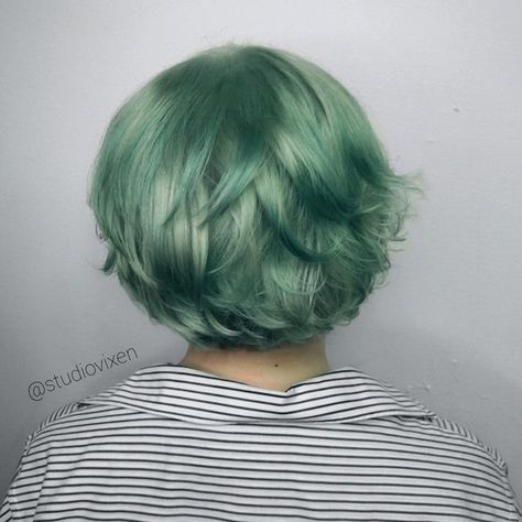 Mint Hair Color Pastel, Short Mint Hair, Green Hair Color Ideas For Short Hair, Mint Green Hair Aesthetic, Short Green Hair Aesthetic, Mint Hair Aesthetic, Pastel Green Hair Color, Green Hair Color Short, Light Green Hair Color