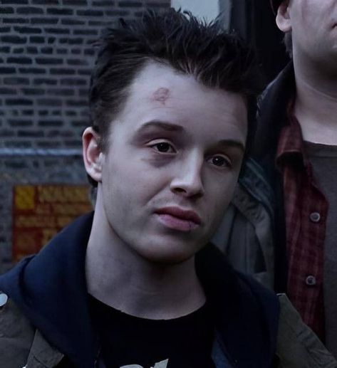 season 1 mickey Shameless Season 2, Y2k Wall Collage, Shameless Season 1, Shameless Season, Mickey Milkovich, Noel Fisher, Anger Issues, Character Inspo, Season 1