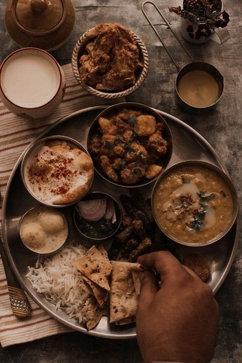 Indian Food Aethstetic, Cooking Aesthetic Indian, Indian Food Astethic, Indian Restaurant Aesthetic, Indian Aesthetic Food, Desi Food Photography, Aesthetic Indian Food, South Indian Aesthetic, Tamil Aesthetic