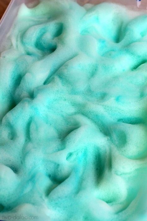 You can make this beautiful puffy "sea foam" with just a few simple ingredients- great for ocean themes or just a fun summer activity! Sea Foam Sensory Play, Soapy Sea Foam, Foam Sensory Play, Foam Recipe, Ocean Soap, Summer Lesson, Summer Camp Themes, Soap Foam, Pirate Crafts