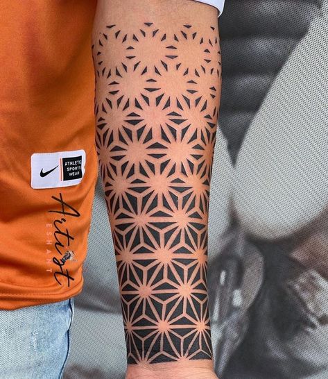 Mandala Tattoo Designs Men, Mandala Hand Tattoo Men, Ppg Tattoo, Mandala Tattoo On Hand, Tattoo Patterns For Men, Mandala Tattoo Design For Men, Mandala Pattern Tattoo, New Tattoo Ideas For Men, Mandala Tattoo For Men