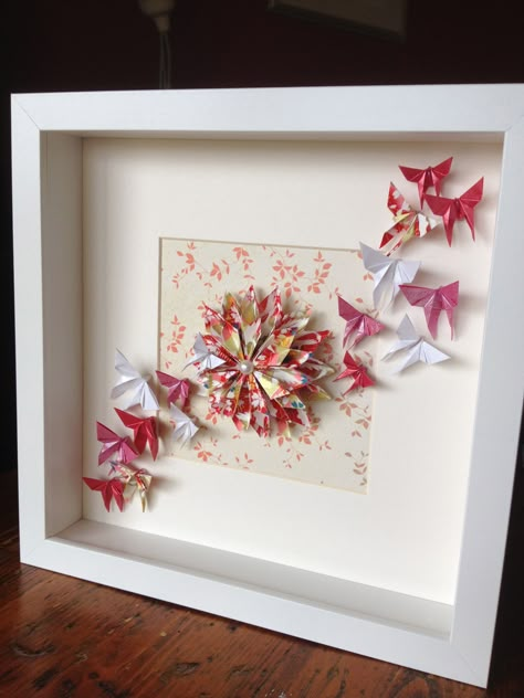 Origami Butterfly Wall Art, Framed Origami Art, Origami Wall Decoration, Wall Origami, Simple Origami Flower, Origami Display, Origami Frame, Framed Origami, Origami Flowers Diy