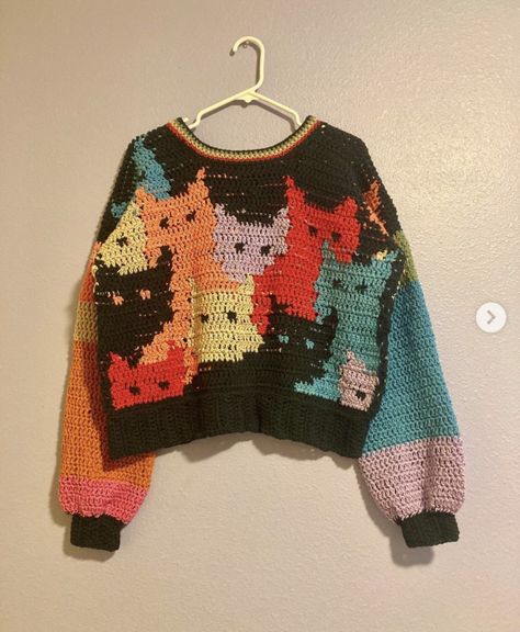 Cat Sweater Pattern, Kat Haken, Confection Au Crochet, Crochet Jumper, Vintage Crochet Patterns, Patchwork Sweater, Colorful Cat, Cat Sweater, Crochet Vintage