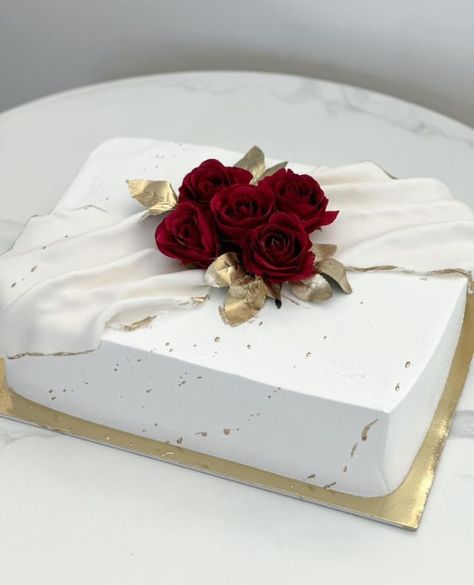 Rectangular Cake Ideas, Square Anniversary Cake, Napoleon Cake Decoration, Square Wedding Cakes Elegant, Wedding Sheet Cake Designs, Rectangular Cake Decoration Ideas, Square Cake Design, Wedding Sheet Cakes, Pastel Rectangular