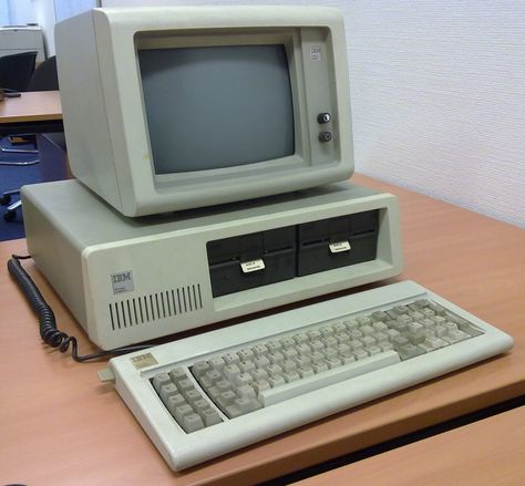 On April 7, 1953 IBM publicly introduced the 701, its first electric computer and first mass produced computer. Later IBM introduced its first personal computer called the IBM PC in 1981. The computer was code named and still sometimes referred to as the Acorn and had a 8088 processor, 16 KB of memory, which was expandable to 256 and utilizing MS-DOS. Alter Computer, Floppy Disk Drive, Computer Love, Old Computer, Old Office, Computer History, Cool Electronics, 8 Bits, Old Computers