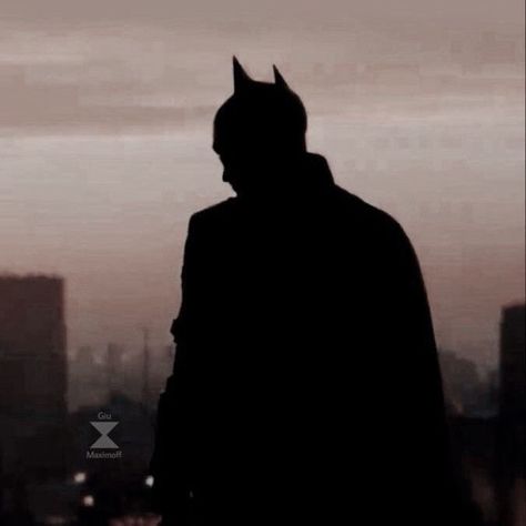 Batman On A Building, The Batman Pfps, The Batman 2022 Icon, Batman Pfp Aesthetic Dark, Batman Aesthetic Pfp, Batman 2022 Pfp, Batman Pfp Aesthetic, The Batman Pfp, Batman Widgets