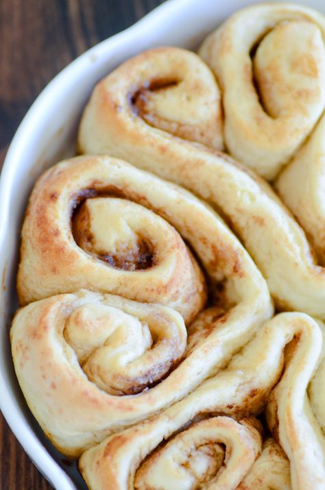 Crusty French Bread Recipe, Bread Cinnamon Rolls, Bread Cinnamon, Homemade French Bread, French Bread Recipe, Soup Dinner, 9x13 Baking Dish, Cinnamon Rolls Recipe, French Bread