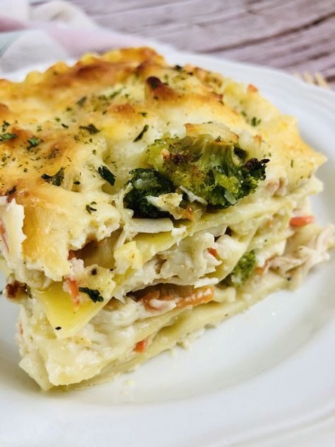 This Chicken Broccoli Lasagna is jam-packed with flavor and makes an easy and hearty family-favorite dinner! Layers of broccoli, chicken and cheese are sandwiched between thick lasagna noodles and smothered in creamy homemade Alfredo sauce. This broccoli chicken lasagna can be made ahead of time, served for any occasion, and is easy to modify any way you want. #dinner #recipe #lasagna Chicken Broccoli Lasagna Recipe, Chicken Broccoli Lasagna, Chicken And Broccoli Lasagna, Broccoli Lasagna Recipe, Broccoli Lasagna, Creamy Chicken And Broccoli, Lasagna Easy, Easy Alfredo, Baked Chicken Alfredo Pasta