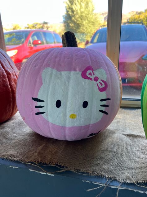 Drawing Ideas On Pumpkins, Pumkin Paintings Idea Cute Hello Kitty, Cute Pumpkins Painting Ideas, Decorate Pumpkin Ideas No Carve, Adult Painted Pumpkins, Painting Pumpkin Aesthetic, Things To Paint On Your Pumpkin, Pumpkin Ideas Hello Kitty, Cute Punkin Painting Ideas Easy