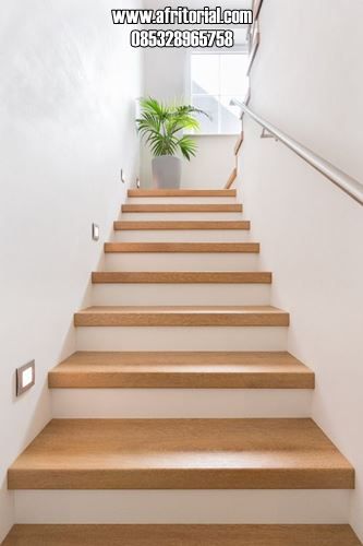 Wall Mounted Handrail, Modern Stair Railing, Stair Makeover, Stairs Design Interior, Stairs Makeover, Staircase Remodel, Staircase Makeover, Stairs Design Modern, Basement Stairs