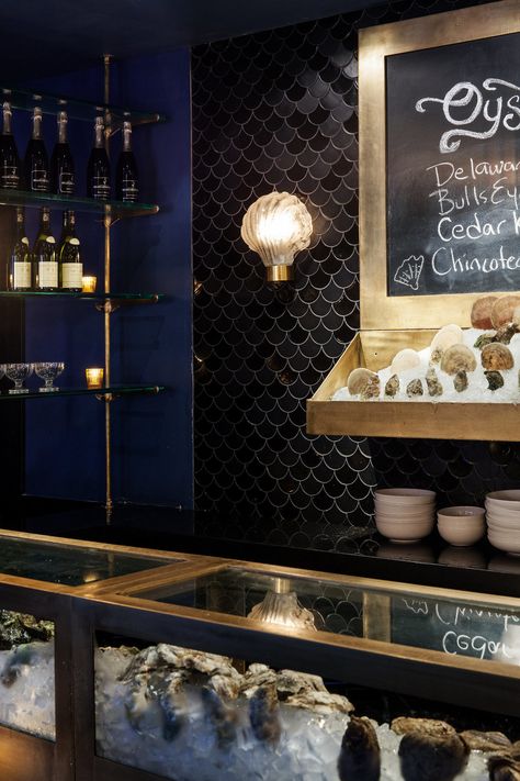 Robert Jamison, Oyster Display, Seafood Restaurant Design, Oyster Restaurant, Seafood Bar, Moroccan Fish Scale, Resturant Design, Seafood Shop, Bar Restaurant Design