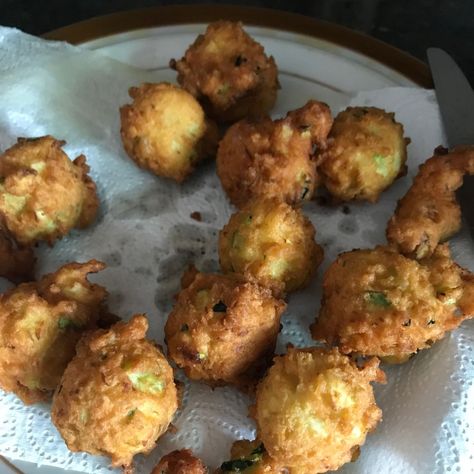 A great way to use up the abundant zucchini in your garden. I freeze grated zucchini in 2 cup portions for winter Puffs! Zucchini Puffs Recipes, Easy Fried Zucchini, Squash Ideas, Zucchini Puffs, Veggie Dumplings, Yum Snacks, Crispy Zucchini, Grated Zucchini, Fried Zucchini