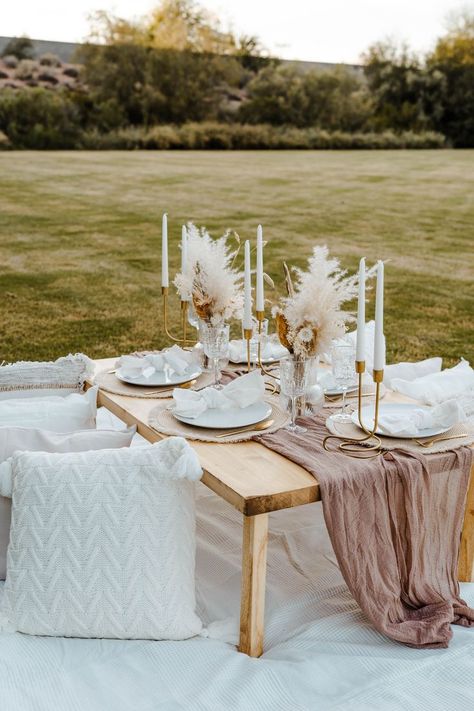 Baby Shower Dinner Party, Bridal Picnic, Boho Bachelorette Party, Dinner Party Birthday, Romantic Dinner Decoration, Luxury Picnics, Night Picnic, Picnic Inspiration, Picnic Decorations