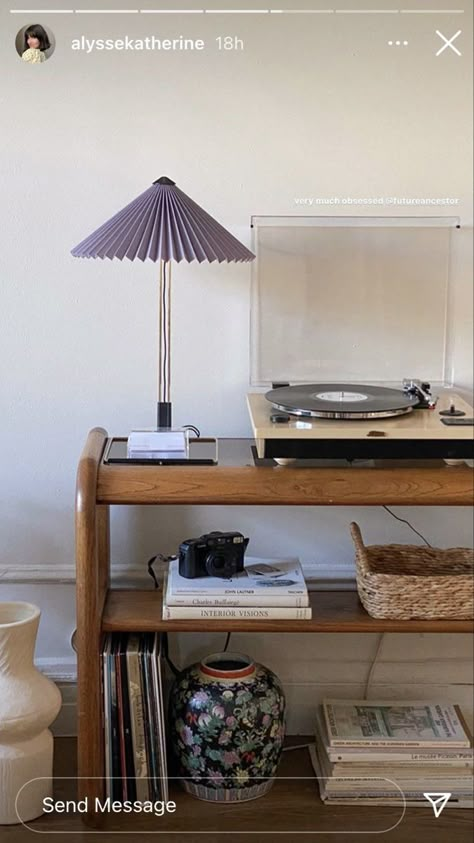 Turntables Aesthetic, Tiny Shelf Decor, Turntable Setup Aesthetic, Record Player Bookshelf, Aesthetic Record Player Setup, Vinyl Setup Aesthetic, Record Player Bedroom, Record Player Setup Bedroom, Vinyl Record Setup