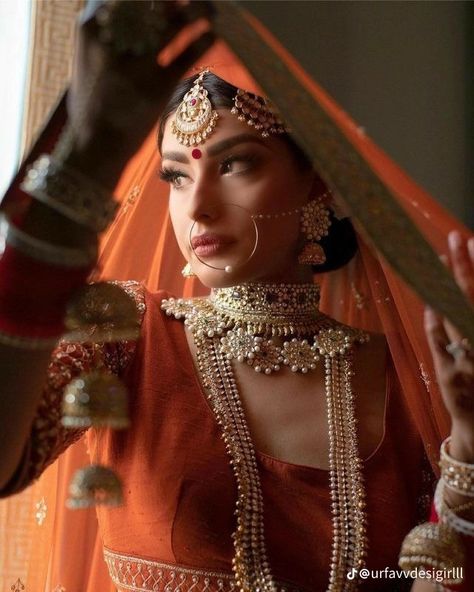 Indian Bride Aesthetic, Catalogue Shoot, South Asian Aesthetic, Bridal Photography Poses, Desi Aesthetics, Asian Aesthetic, Bridal Poses, Indian Photoshoot, Bridal Photoshoot