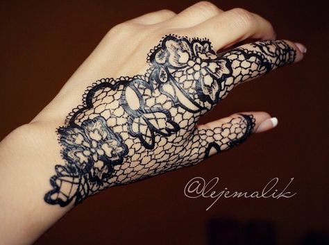 Henna glove - henna lace, half glove Lace Glove Tattoo, Lace Hand Tattoo, Lace Corset Tattoo, Black Lace Sleeve Tattoo, Glove Henna Design, Henna Glove, Goth Lace Gloves, Hena Designs, Moroccan Aesthetic