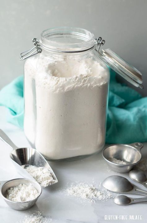 A gluten-free flour blend recipe that is versatile and works well with most gluten-free recipes. Diy Gluten Free Flour, Gluten Free Flour Recipe, Gluten Free Diet Plan, Gluten Free Flour Mix, Gluten Free Flour Blend, Gluten Free Dairy Free Recipes, Oreo Dessert, Gluten Free Recipes Easy, Flour Recipes