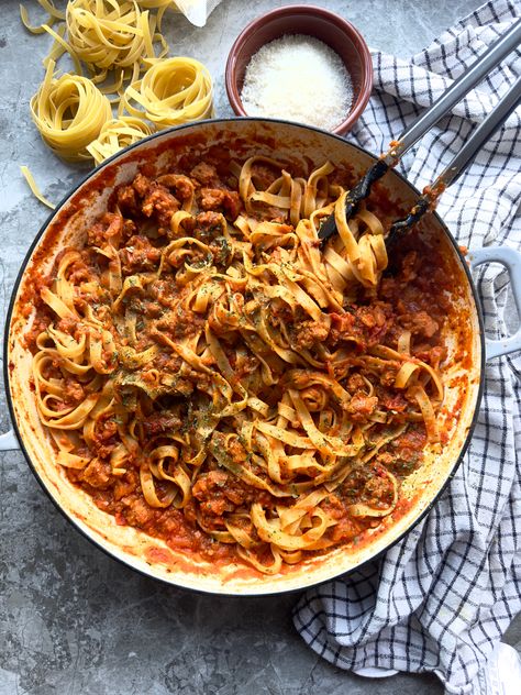 Smoked aubergine ragu tagliatelle Aubergine Ragu, Eggplant Ragu, Hot Dinner Ideas, Smoked Aubergine, Soy Chunks, Vegan Pasta Recipe, Eggplant Pasta, Delicious Pasta Recipes, Tagliatelle Pasta