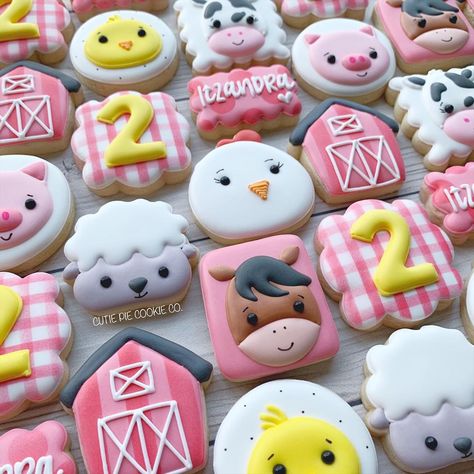 Farm Birthday Cookies, Girl Farm Birthday Party, Pink Farm Birthday, Bee Birthday Cake, Girls Farm Birthday, No Bake Sugar Cookies, Farm Themed Party, Barnyard Birthday Party, Animal Birthday Cakes