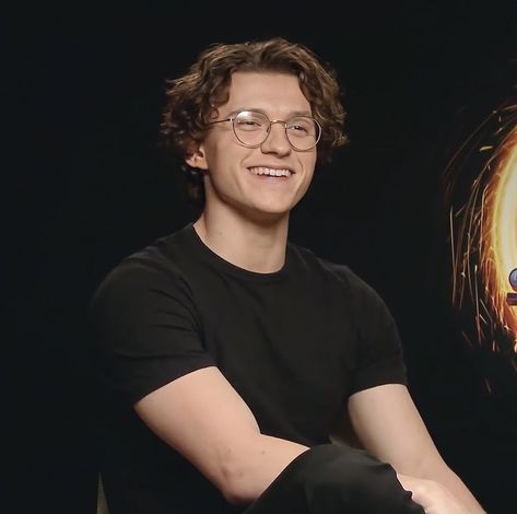 Tom Holland In Glasses, Tom Holland Glasses, Tom Holland Cute Smile, Smol Bean, Tom Holland Imagines, Disney Encanto, Tom Holland Peter Parker, Tom Holland Spiderman, Tommy Boy