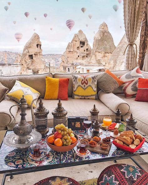 Turkey Travel Guide, Cappadocia Turkey, Ramadan Decoration, Holiday Places, Nice Pictures, Turkey Travel, Hot Air Balloons, Post Instagram, Air Balloons