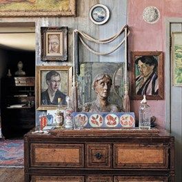 The house the Bloomsbury Group turned in to a living work of art Atelier Ellis, Vanessa Bell, Bloomsbury Group, Room Of One's Own, Charleston Homes, Bohemian Living, Virginia Woolf, Artist House, Eclectic Interior