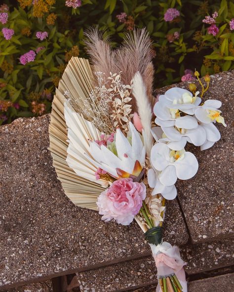 Dried palm bridesmaid bouquet Palm Leaf Bouquet, Fan Bouquet, Bridesmaid Fans Bouquet, Fan Bouquet Bridesmaid, Bridesmaid Fan Bouquet, Palm Leaf Bridesmaid Bouquet, Fan Palm Bridesmaid Bouquet, Dried Palm Bouquet, Dried Palm Fan