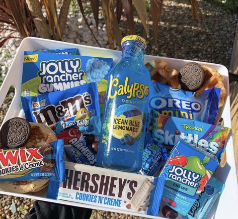 Blue Candy Gift Basket, Color Themed Snack Baskets, Birthday Snack Basket For Boyfriend, Blue And Black Gift Basket Ideas, Blue Basket For Color Party, Blue Candy Basket, Color Party Ideas For Adults Blue Basket, Royal Blue Gift Basket Ideas, Snack Basket Aesthetic